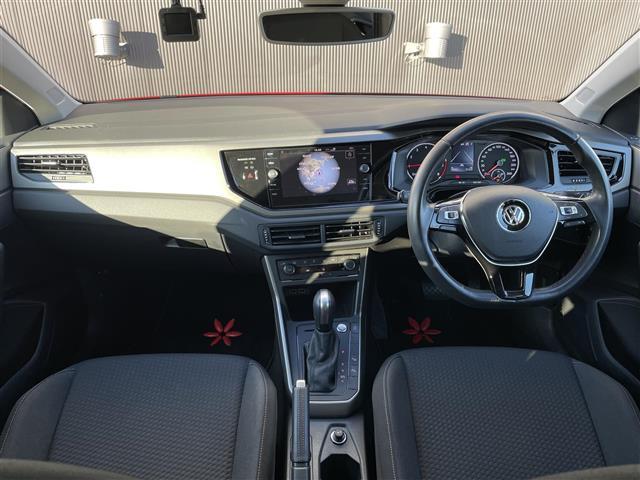 ポロ ＴＳＩコンフォートライン　当店買取車両　ワンオーナー　ＡＣＣ　Ｃａｒｐｌａｙ　ＡｎｄｏｒｏｉｄＡｕｔｏ　純正ナビ　Ｂｌｕｅｔｏｏｔｈ　Ｂカメラ　ＬＥＤヘッドライト　ドラレコ前後　純正１５インチＡＷ　スタッドレスタイヤ付き　禁煙（4枚目）