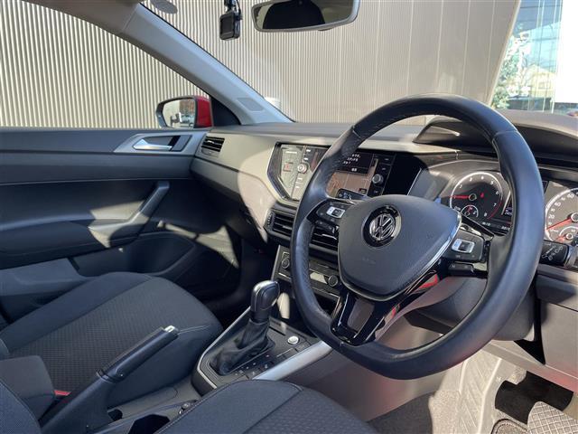 ポロ ＴＳＩコンフォートライン　当店買取車両　ワンオーナー　ＡＣＣ　Ｃａｒｐｌａｙ　ＡｎｄｏｒｏｉｄＡｕｔｏ　純正ナビ　Ｂｌｕｅｔｏｏｔｈ　Ｂカメラ　ＬＥＤヘッドライト　ドラレコ前後　純正１５インチＡＷ　スタッドレスタイヤ付き　禁煙（6枚目）