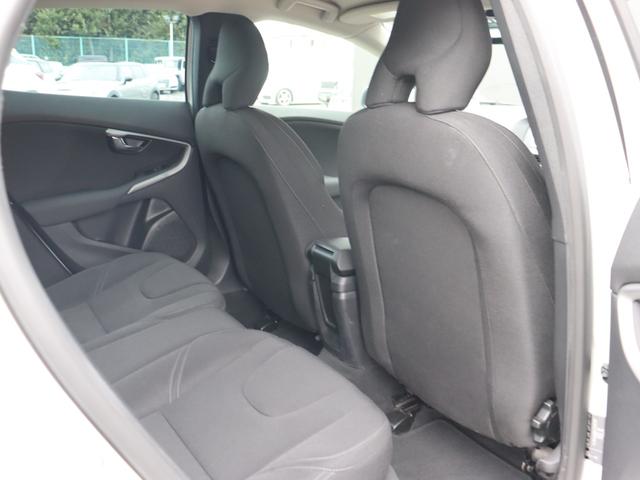 Ｖ４０ Ｄ４　キネティック　純正ナビ　バックカメラ　ＡＣＣ　衝突軽減ブレーキ　レーンキープアシスト　ブラインドスポットモニター　パークセンサー　純正１６ＡＷ　スマートキー　ＥＴＣ　ドラレコ　ＬＥＤヘッドライト（12枚目）