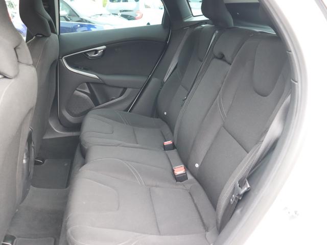 Ｖ４０ Ｄ４　キネティック　純正ナビ　バックカメラ　ＡＣＣ　衝突軽減ブレーキ　レーンキープアシスト　ブラインドスポットモニター　パークセンサー　純正１６ＡＷ　スマートキー　ＥＴＣ　ドラレコ　ＬＥＤヘッドライト（17枚目）