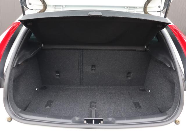 Ｖ４０ Ｄ４　キネティック　純正ナビ　バックカメラ　ＡＣＣ　衝突軽減ブレーキ　レーンキープアシスト　ブラインドスポットモニター　パークセンサー　純正１６ＡＷ　スマートキー　ＥＴＣ　ドラレコ　ＬＥＤヘッドライト（18枚目）