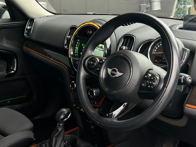 ＭＩＮＩ クーパーＳ　Ｅ　クロスオーバー　オール４　Ｙｏｕｒｓインテリ　ＨＵＤ　ハーフレザー　シートヒーター　ＡＣＣ　ナビ　フルセグＴＶ　Ｂカメラ　コンフォートアクセス　Ｏ／Ｐ１８インチブラックＡＷ　ＭＩＮＩドライビングモード　ドライビングアシスト（5枚目）