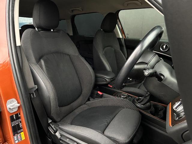 ＭＩＮＩ クーパーＳ　Ｅ　クロスオーバー　オール４　Ｙｏｕｒｓインテリ　ＨＵＤ　ハーフレザー　シートヒーター　ＡＣＣ　ナビ　フルセグＴＶ　Ｂカメラ　コンフォートアクセス　Ｏ／Ｐ１８インチブラックＡＷ　ＭＩＮＩドライビングモード　ドライビングアシスト（6枚目）