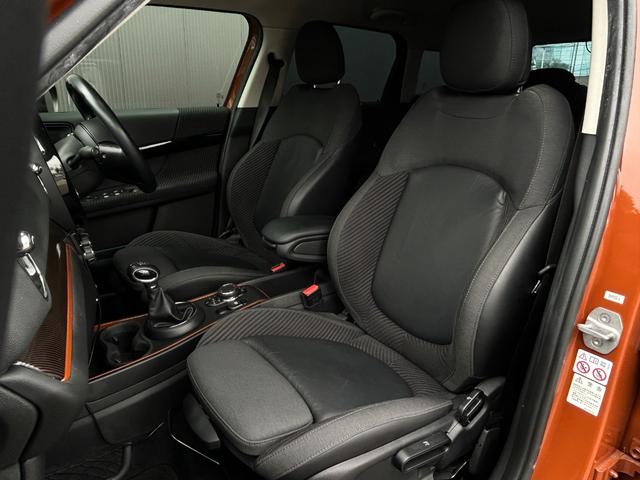 ＭＩＮＩ クーパーＳ　Ｅ　クロスオーバー　オール４　Ｙｏｕｒｓインテリ　ＨＵＤ　ハーフレザー　シートヒーター　ＡＣＣ　ナビ　フルセグＴＶ　Ｂカメラ　コンフォートアクセス　Ｏ／Ｐ１８インチブラックＡＷ　ＭＩＮＩドライビングモード　ドライビングアシスト（10枚目）