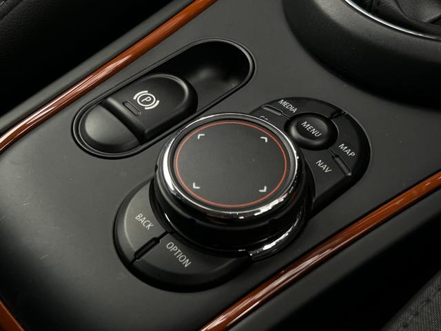 ＭＩＮＩ クーパーＳ　Ｅ　クロスオーバー　オール４　Ｙｏｕｒｓインテリ　ＨＵＤ　ハーフレザー　シートヒーター　ＡＣＣ　ナビ　フルセグＴＶ　Ｂカメラ　コンフォートアクセス　Ｏ／Ｐ１８インチブラックＡＷ　ＭＩＮＩドライビングモード　ドライビングアシスト（31枚目）