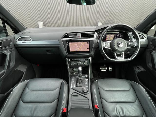 ティグアン ＴＤＩ　４モーション　Ｒライン　ブラックスタイル　黒革シート　ＰＷシート　ＨＵＤ　ＡＣＣ　ＬＫＡ　ＢＳＭ　パークアシスト　ＤｉｓｃｏｖｅｒＰｒｏナビ　３６０°カメラ　ＡｎｄｒｏｉｄＡｕｔｏ　ＡｐｐｌｅＣａｒＰｌａｙ　全席シートヒーター　ＰＷバックドア（4枚目）