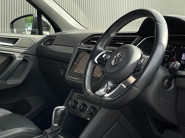 ティグアン ＴＤＩ　４モーション　Ｒライン　ブラックスタイル　黒革シート　ＰＷシート　ＨＵＤ　ＡＣＣ　ＬＫＡ　ＢＳＭ　パークアシスト　ＤｉｓｃｏｖｅｒＰｒｏナビ　３６０°カメラ　ＡｎｄｒｏｉｄＡｕｔｏ　ＡｐｐｌｅＣａｒＰｌａｙ　全席シートヒーター　ＰＷバックドア（5枚目）