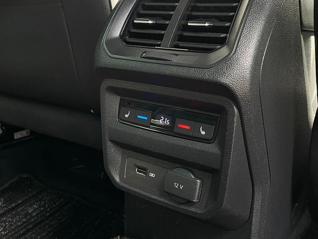ティグアン ＴＤＩ　４モーション　Ｒライン　ブラックスタイル　黒革シート　ＰＷシート　ＨＵＤ　ＡＣＣ　ＬＫＡ　ＢＳＭ　パークアシスト　ＤｉｓｃｏｖｅｒＰｒｏナビ　３６０°カメラ　ＡｎｄｒｏｉｄＡｕｔｏ　ＡｐｐｌｅＣａｒＰｌａｙ　全席シートヒーター　ＰＷバックドア（11枚目）
