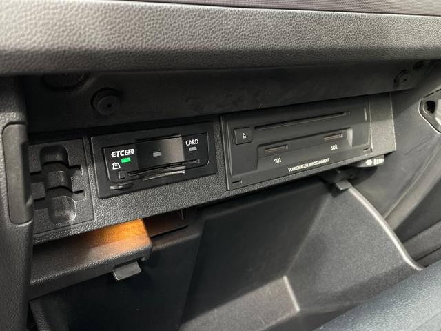 ティグアン ＴＤＩ　４モーション　Ｒライン　ブラックスタイル　黒革シート　ＰＷシート　ＨＵＤ　ＡＣＣ　ＬＫＡ　ＢＳＭ　パークアシスト　ＤｉｓｃｏｖｅｒＰｒｏナビ　３６０°カメラ　ＡｎｄｒｏｉｄＡｕｔｏ　ＡｐｐｌｅＣａｒＰｌａｙ　全席シートヒーター　ＰＷバックドア（14枚目）