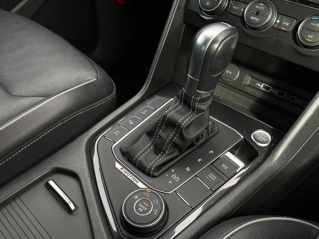 ティグアン ＴＤＩ　４モーション　Ｒライン　ブラックスタイル　黒革シート　ＰＷシート　ＨＵＤ　ＡＣＣ　ＬＫＡ　ＢＳＭ　パークアシスト　ＤｉｓｃｏｖｅｒＰｒｏナビ　３６０°カメラ　ＡｎｄｒｏｉｄＡｕｔｏ　ＡｐｐｌｅＣａｒＰｌａｙ　全席シートヒーター　ＰＷバックドア（29枚目）