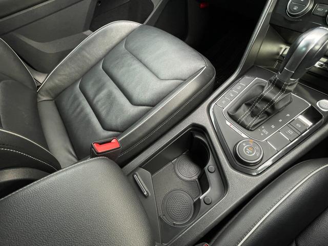 ティグアン ＴＤＩ　４モーション　Ｒライン　ブラックスタイル　黒革シート　ＰＷシート　ＨＵＤ　ＡＣＣ　ＬＫＡ　ＢＳＭ　パークアシスト　ＤｉｓｃｏｖｅｒＰｒｏナビ　３６０°カメラ　ＡｎｄｒｏｉｄＡｕｔｏ　ＡｐｐｌｅＣａｒＰｌａｙ　全席シートヒーター　ＰＷバックドア（38枚目）