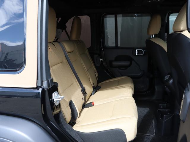 ジープ・ラングラーアンリミテッド ブラック＆タン　限定車　ソフトトップ　専用タン色バケットシートＵｃｏｎｎｅｃｔ　ＡｐｐｌｅＣａｒＰｌａｙ　ＡｎｄｒｏｉｄＡｕｔｏ　ＡＣＣ　パークセンス　バックカメラ　サイドカメラ　専用１７インチＡＷ　スマートキー（8枚目）