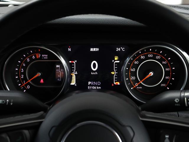 ジープ・ラングラーアンリミテッド ブラック＆タン　限定車　ソフトトップ　専用タン色バケットシートＵｃｏｎｎｅｃｔ　ＡｐｐｌｅＣａｒＰｌａｙ　ＡｎｄｒｏｉｄＡｕｔｏ　ＡＣＣ　パークセンス　バックカメラ　サイドカメラ　専用１７インチＡＷ　スマートキー（16枚目）
