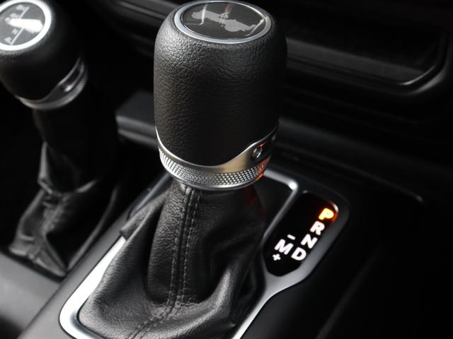 ジープ・ラングラーアンリミテッド ブラック＆タン　限定車　ソフトトップ　専用タン色バケットシートＵｃｏｎｎｅｃｔ　ＡｐｐｌｅＣａｒＰｌａｙ　ＡｎｄｒｏｉｄＡｕｔｏ　ＡＣＣ　パークセンス　バックカメラ　サイドカメラ　専用１７インチＡＷ　スマートキー（25枚目）