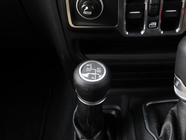 ジープ・ラングラーアンリミテッド ブラック＆タン　限定車　ソフトトップ　専用タン色バケットシートＵｃｏｎｎｅｃｔ　ＡｐｐｌｅＣａｒＰｌａｙ　ＡｎｄｒｏｉｄＡｕｔｏ　ＡＣＣ　パークセンス　バックカメラ　サイドカメラ　専用１７インチＡＷ　スマートキー（26枚目）