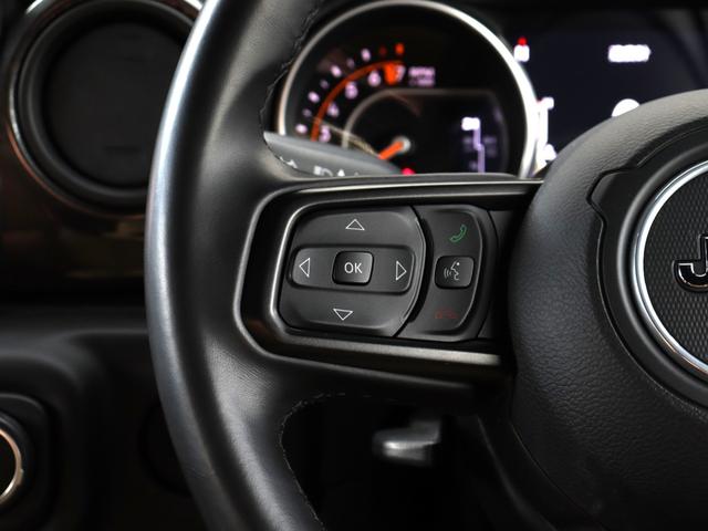 ジープ・ラングラーアンリミテッド ブラック＆タン　限定車　ソフトトップ　専用タン色バケットシートＵｃｏｎｎｅｃｔ　ＡｐｐｌｅＣａｒＰｌａｙ　ＡｎｄｒｏｉｄＡｕｔｏ　ＡＣＣ　パークセンス　バックカメラ　サイドカメラ　専用１７インチＡＷ　スマートキー（30枚目）