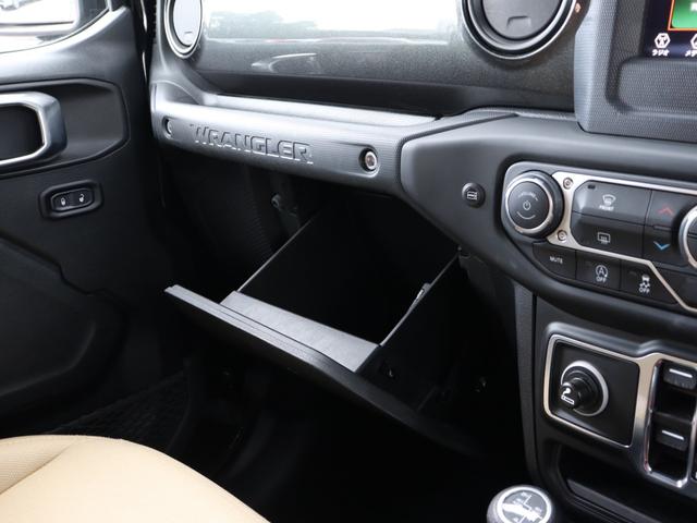 ジープ・ラングラーアンリミテッド ブラック＆タン　限定車　ソフトトップ　専用タン色バケットシートＵｃｏｎｎｅｃｔ　ＡｐｐｌｅＣａｒＰｌａｙ　ＡｎｄｒｏｉｄＡｕｔｏ　ＡＣＣ　パークセンス　バックカメラ　サイドカメラ　専用１７インチＡＷ　スマートキー（33枚目）