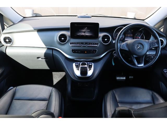 Ｖクラス Ｖ２２０ｄ　両側パワースライドドア　レーダーセーフティＰＫＧ　黒革シート　シートヒーター　レーダークルーズコントロール　パノラミックビューモニター　クリアランスソナー　純正ナビ　純１７ＡＷ　電動リアゲート　ＥＴＣ（4枚目）