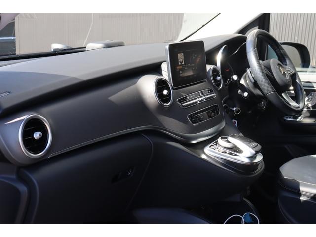 Ｖクラス Ｖ２２０ｄ　両側パワースライドドア　レーダーセーフティＰＫＧ　黒革シート　シートヒーター　レーダークルーズコントロール　パノラミックビューモニター　クリアランスソナー　純正ナビ　純１７ＡＷ　電動リアゲート　ＥＴＣ（13枚目）