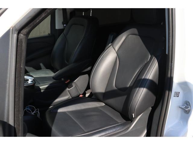 Ｖクラス Ｖ２２０ｄ　両側パワースライドドア　レーダーセーフティＰＫＧ　黒革シート　シートヒーター　レーダークルーズコントロール　パノラミックビューモニター　クリアランスソナー　純正ナビ　純１７ＡＷ　電動リアゲート　ＥＴＣ（14枚目）