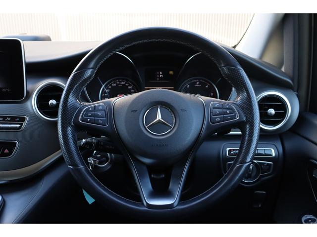 Ｖクラス Ｖ２２０ｄ　両側パワースライドドア　レーダーセーフティＰＫＧ　黒革シート　シートヒーター　レーダークルーズコントロール　パノラミックビューモニター　クリアランスソナー　純正ナビ　純１７ＡＷ　電動リアゲート　ＥＴＣ（21枚目）