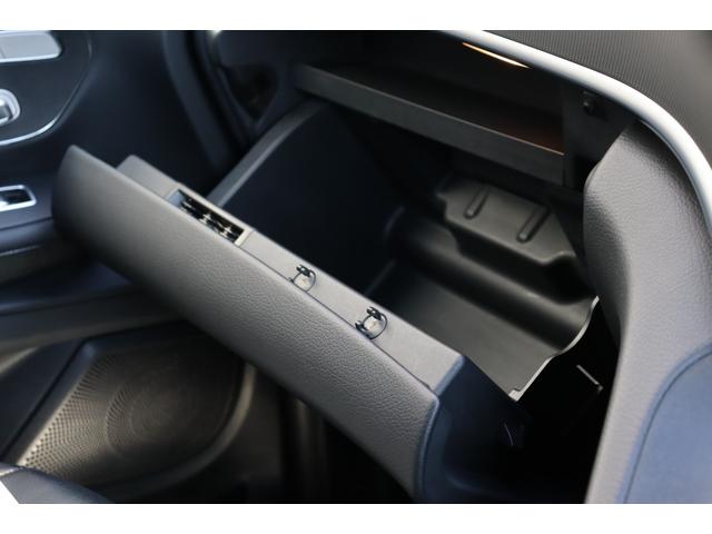 Ｖクラス Ｖ２２０ｄ　両側パワースライドドア　レーダーセーフティＰＫＧ　黒革シート　シートヒーター　レーダークルーズコントロール　パノラミックビューモニター　クリアランスソナー　純正ナビ　純１７ＡＷ　電動リアゲート　ＥＴＣ（42枚目）