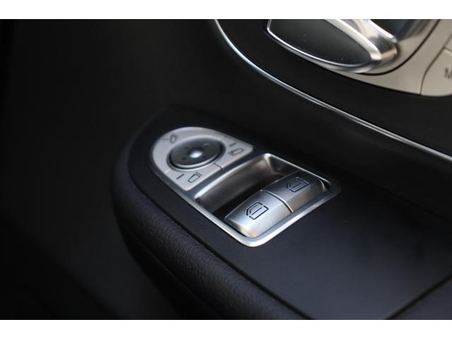 Ｖクラス Ｖ２２０ｄ　両側パワースライドドア　レーダーセーフティＰＫＧ　黒革シート　シートヒーター　レーダークルーズコントロール　パノラミックビューモニター　クリアランスソナー　純正ナビ　純１７ＡＷ　電動リアゲート　ＥＴＣ（43枚目）