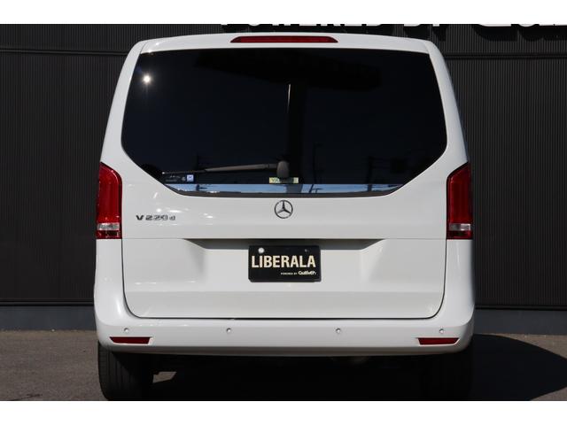 Ｖクラス Ｖ２２０ｄ　両側パワースライドドア　レーダーセーフティＰＫＧ　黒革シート　シートヒーター　レーダークルーズコントロール　パノラミックビューモニター　クリアランスソナー　純正ナビ　純１７ＡＷ　電動リアゲート　ＥＴＣ（51枚目）