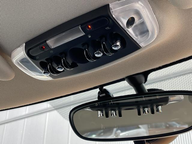 MINI クーパー 6速MT ナビゲーションパッケージ ペッパーパッケージ ミニエキサイトメントパッケージ コンフォートアクセス レインセンサー アンビエントライト ストレージコンパートメント ETC スマートキー(28枚目)