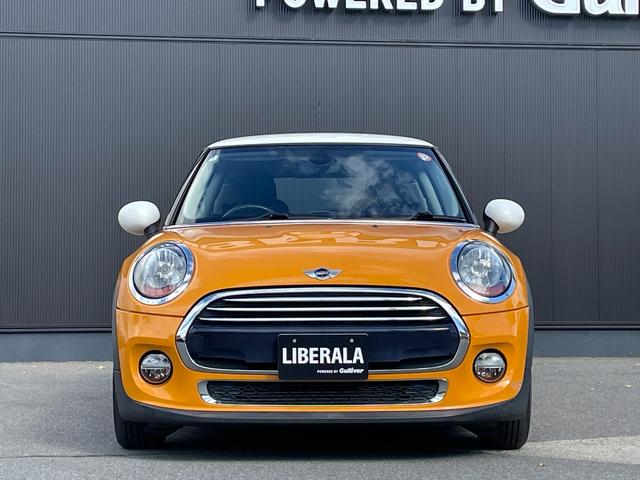 MINI クーパー 6速MT ナビゲーションパッケージ ペッパーパッケージ ミニエキサイトメントパッケージ コンフォートアクセス レインセンサー アンビエントライト ストレージコンパートメント ETC スマートキー(32枚目)