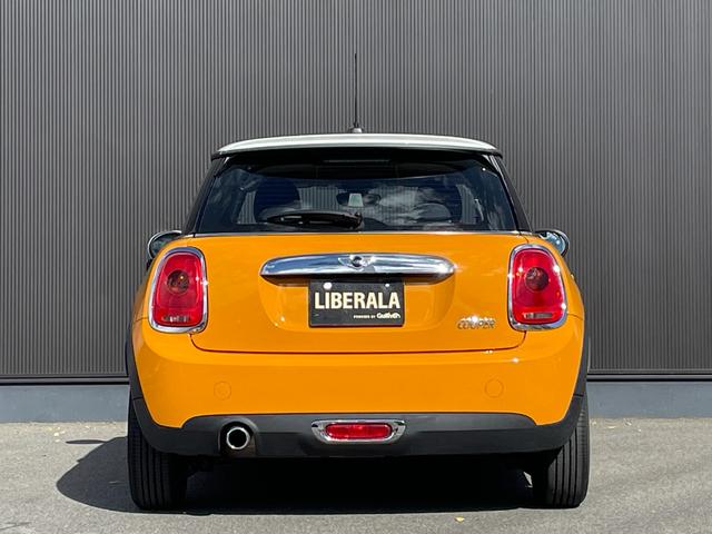 MINI クーパー 6速MT ナビゲーションパッケージ ペッパーパッケージ ミニエキサイトメントパッケージ コンフォートアクセス レインセンサー アンビエントライト ストレージコンパートメント ETC スマートキー(33枚目)