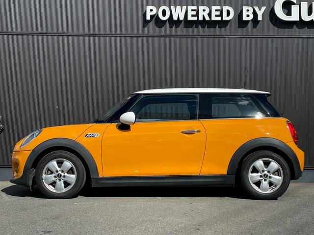 MINI クーパー 6速MT ナビゲーションパッケージ ペッパーパッケージ ミニエキサイトメントパッケージ コンフォートアクセス レインセンサー アンビエントライト ストレージコンパートメント ETC スマートキー(38枚目)