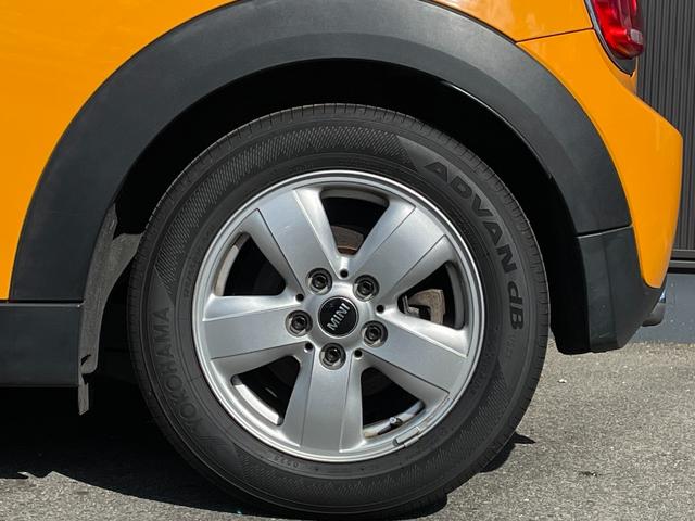 MINI クーパー 6速MT ナビゲーションパッケージ ペッパーパッケージ ミニエキサイトメントパッケージ コンフォートアクセス レインセンサー アンビエントライト ストレージコンパートメント ETC スマートキー(40枚目)