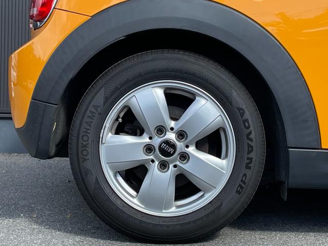 MINI クーパー 6速MT ナビゲーションパッケージ ペッパーパッケージ ミニエキサイトメントパッケージ コンフォートアクセス レインセンサー アンビエントライト ストレージコンパートメント ETC スマートキー(42枚目)