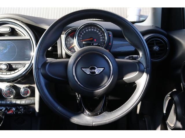 ＭＩＮＩ クーパーＤ　ペッパーパッケージ（ライトＰＫＧ／ストレージコンパートメント／レインセンサー）　ＭＩＮＩエキサイトメントＰＫＧ　純正ナビ　バックカメラ　ＬＥＤヘッドライト＆フォグ　スマートキー　ＥＴＣ（14枚目）