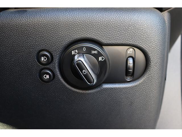 ＭＩＮＩ クーパーＤ　ペッパーパッケージ（ライトＰＫＧ／ストレージコンパートメント／レインセンサー）　ＭＩＮＩエキサイトメントＰＫＧ　純正ナビ　バックカメラ　ＬＥＤヘッドライト＆フォグ　スマートキー　ＥＴＣ（15枚目）