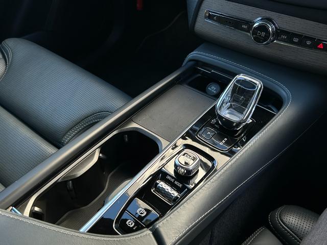 XC90 B6 AWD インスクリプション エアサス装着車 サンルーフ HUD Bowers&Wilkins CarPlay ブルーレザーシート ベンチレーション シートヒーター クリスタルシフト ステアリングヒーター PWバックドア 全方位(42枚目)