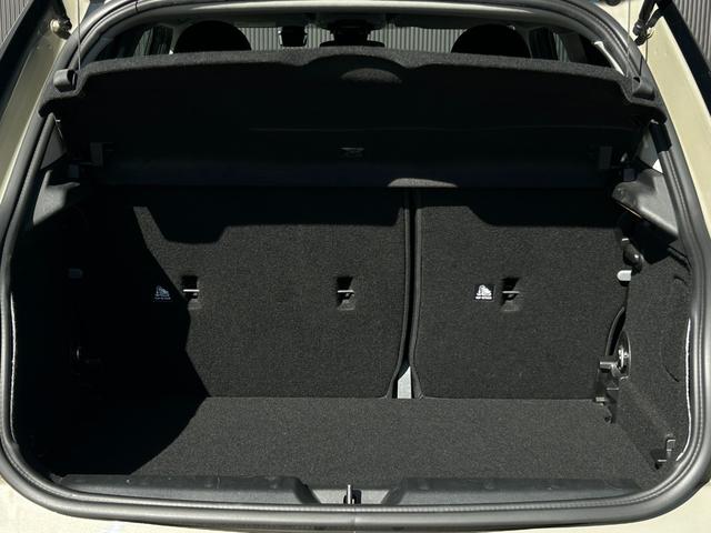 ＭＩＮＩ クーパーＤ　黒革シート　シートヒーター　ナビ　Ｂカメラ　ペッパーＰＫＧ　レインセンサー　ＭＩＮＩエキサイトメントＰＫＧ　ストレージコンパートメント　コンフォートアクセス　ＰＤＣ　前後純正ドラレコ　ＥＴＣ　ＬＥＤ（18枚目）