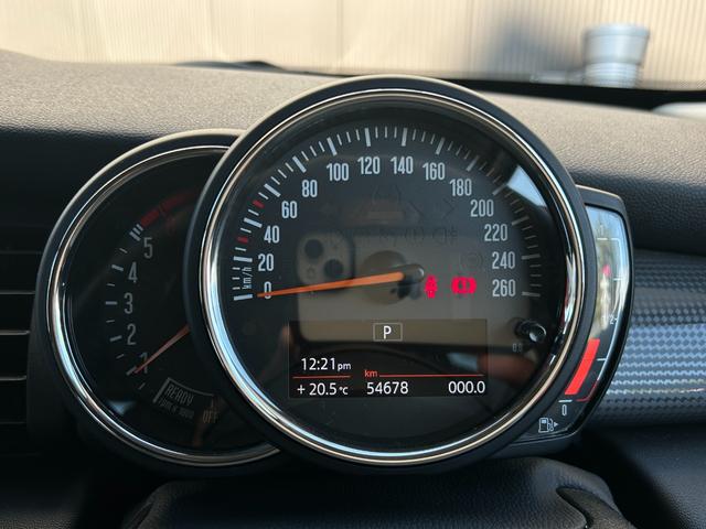 ＭＩＮＩ クーパーＤ　黒革シート　シートヒーター　ナビ　Ｂカメラ　ペッパーＰＫＧ　レインセンサー　ＭＩＮＩエキサイトメントＰＫＧ　ストレージコンパートメント　コンフォートアクセス　ＰＤＣ　前後純正ドラレコ　ＥＴＣ　ＬＥＤ（20枚目）