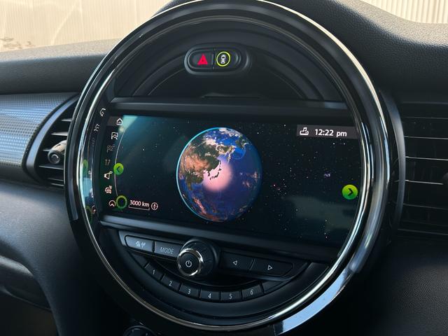 ＭＩＮＩ クーパーＤ　黒革シート　シートヒーター　ナビ　Ｂカメラ　ペッパーＰＫＧ　レインセンサー　ＭＩＮＩエキサイトメントＰＫＧ　ストレージコンパートメント　コンフォートアクセス　ＰＤＣ　前後純正ドラレコ　ＥＴＣ　ＬＥＤ（22枚目）