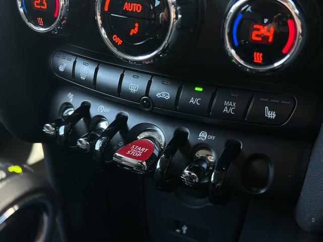 ＭＩＮＩ クーパーＤ　黒革シート　シートヒーター　ナビ　Ｂカメラ　ペッパーＰＫＧ　レインセンサー　ＭＩＮＩエキサイトメントＰＫＧ　ストレージコンパートメント　コンフォートアクセス　ＰＤＣ　前後純正ドラレコ　ＥＴＣ　ＬＥＤ（27枚目）