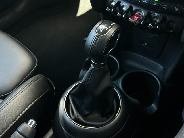 ＭＩＮＩ クーパーＤ　黒革シート　シートヒーター　ナビ　Ｂカメラ　ペッパーＰＫＧ　レインセンサー　ＭＩＮＩエキサイトメントＰＫＧ　ストレージコンパートメント　コンフォートアクセス　ＰＤＣ　前後純正ドラレコ　ＥＴＣ　ＬＥＤ（29枚目）