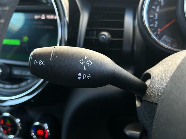 ＭＩＮＩ クーパーＤ　黒革シート　シートヒーター　ナビ　Ｂカメラ　ペッパーＰＫＧ　レインセンサー　ＭＩＮＩエキサイトメントＰＫＧ　ストレージコンパートメント　コンフォートアクセス　ＰＤＣ　前後純正ドラレコ　ＥＴＣ　ＬＥＤ（33枚目）