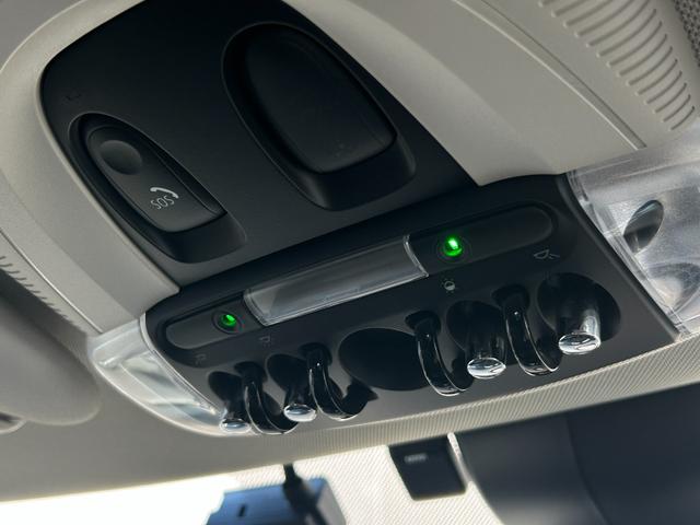 ＭＩＮＩ クーパーＤ　黒革シート　シートヒーター　ナビ　Ｂカメラ　ペッパーＰＫＧ　レインセンサー　ＭＩＮＩエキサイトメントＰＫＧ　ストレージコンパートメント　コンフォートアクセス　ＰＤＣ　前後純正ドラレコ　ＥＴＣ　ＬＥＤ（35枚目）