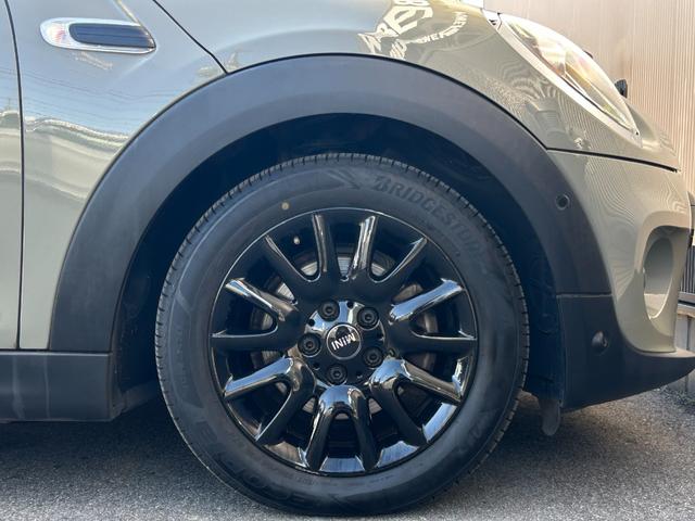 ＭＩＮＩ クーパーＤ　黒革シート　シートヒーター　ナビ　Ｂカメラ　ペッパーＰＫＧ　レインセンサー　ＭＩＮＩエキサイトメントＰＫＧ　ストレージコンパートメント　コンフォートアクセス　ＰＤＣ　前後純正ドラレコ　ＥＴＣ　ＬＥＤ（49枚目）