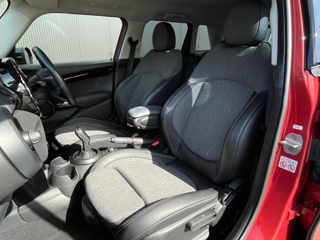 ＭＩＮＩ クーパー　特別使用車　ローズウッドエディション　ペッパーＰＫＧ　インテリジェントセーフティ　ハーフレザーシート　アンビエントライト　バックカメラ　ＰＤＣ　コンフォートアクセス　レインセンサー　　ＥＴＣ（11枚目）