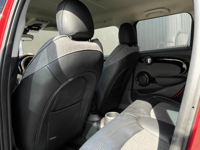 ＭＩＮＩ クーパー　特別使用車　ローズウッドエディション　ペッパーＰＫＧ　インテリジェントセーフティ　ハーフレザーシート　アンビエントライト　バックカメラ　ＰＤＣ　コンフォートアクセス　レインセンサー　　ＥＴＣ（12枚目）