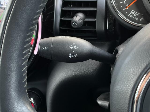 ＭＩＮＩ クーパー　特別使用車　ローズウッドエディション　ペッパーＰＫＧ　インテリジェントセーフティ　ハーフレザーシート　アンビエントライト　バックカメラ　ＰＤＣ　コンフォートアクセス　レインセンサー　　ＥＴＣ（28枚目）