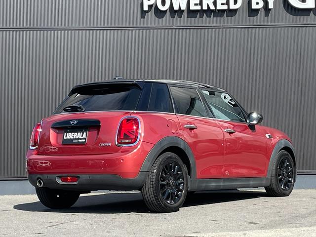 ＭＩＮＩ クーパー　特別使用車　ローズウッドエディション　ペッパーＰＫＧ　インテリジェントセーフティ　ハーフレザーシート　アンビエントライト　バックカメラ　ＰＤＣ　コンフォートアクセス　レインセンサー　　ＥＴＣ（40枚目）