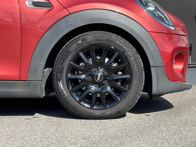 ＭＩＮＩ クーパー　特別使用車　ローズウッドエディション　ペッパーＰＫＧ　インテリジェントセーフティ　ハーフレザーシート　アンビエントライト　バックカメラ　ＰＤＣ　コンフォートアクセス　レインセンサー　　ＥＴＣ（47枚目）